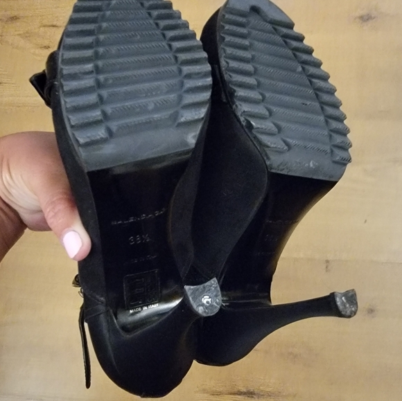 Balenciaga Mock Lace-Up & Zip-Up Ankle Booties - Picture 15 of 16